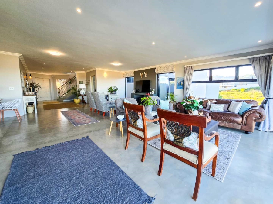 2 Bedroom Property for Sale in Stilbaai Oos Western Cape